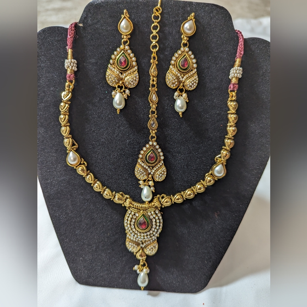 Beautiful Indian Pakistani traditional ethnic necklace set